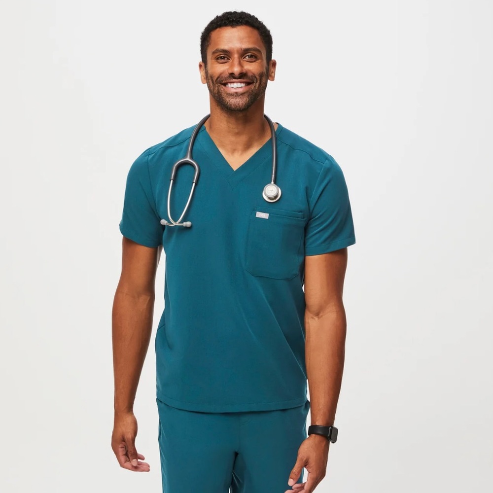FIGS Leon Three-Pocket Scrub Top | Deep Reef
